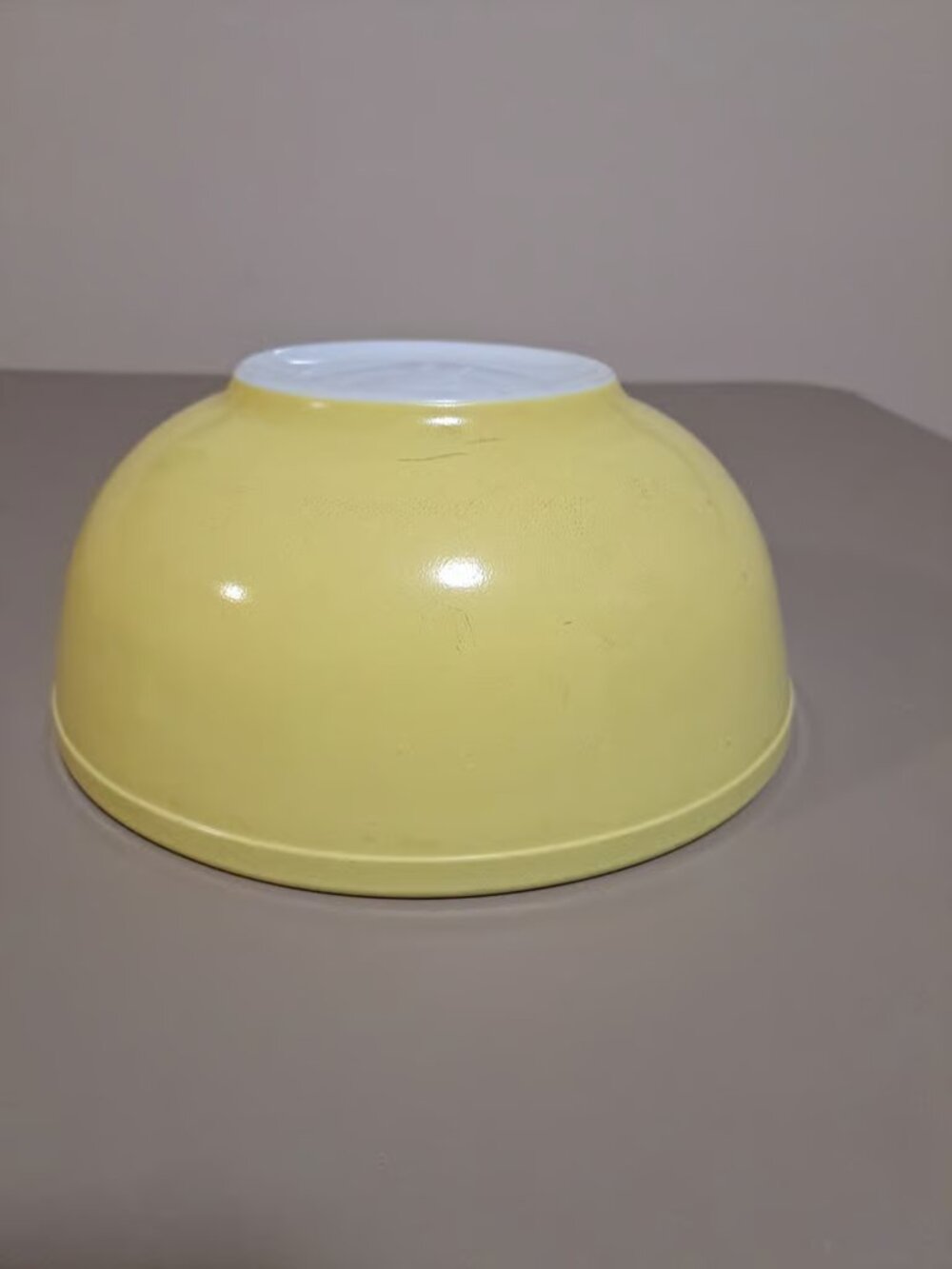 Pyrex Vintage 404 Primary Yellow 4 Quart Mixing Serving Bowl - Picture 5 of 9